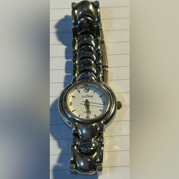 Outline watch. Works but needs battery - Picture 5 of 7